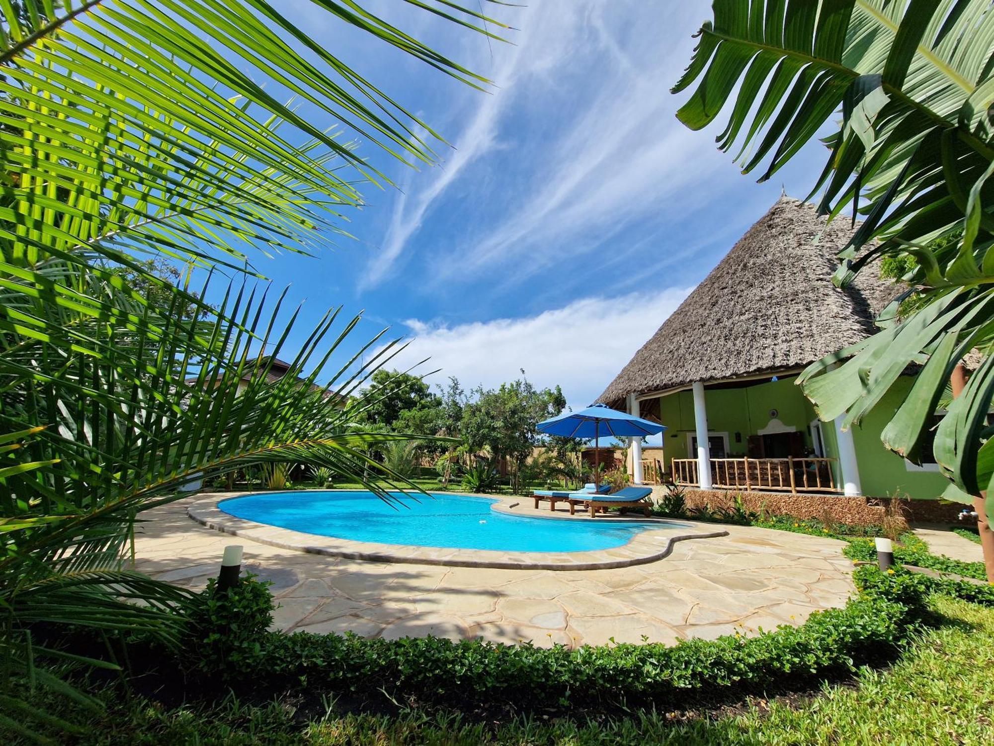 Paradiesische Villa Maisha Mazuri Mit Pool. Terrasse Und Personal Diani Beach Exterior photo