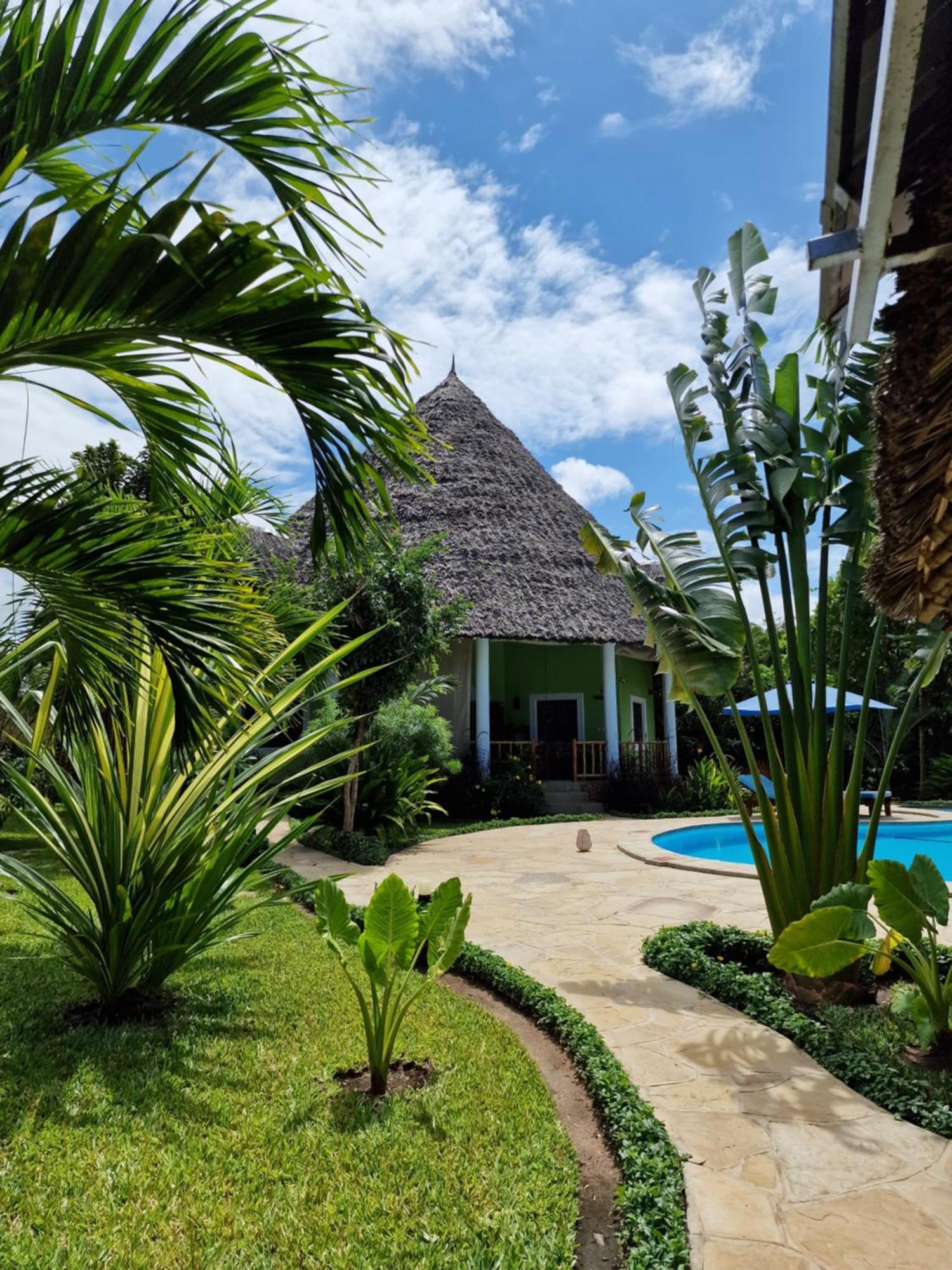 Paradiesische Villa Maisha Mazuri Mit Pool. Terrasse Und Personal Diani Beach Exterior photo