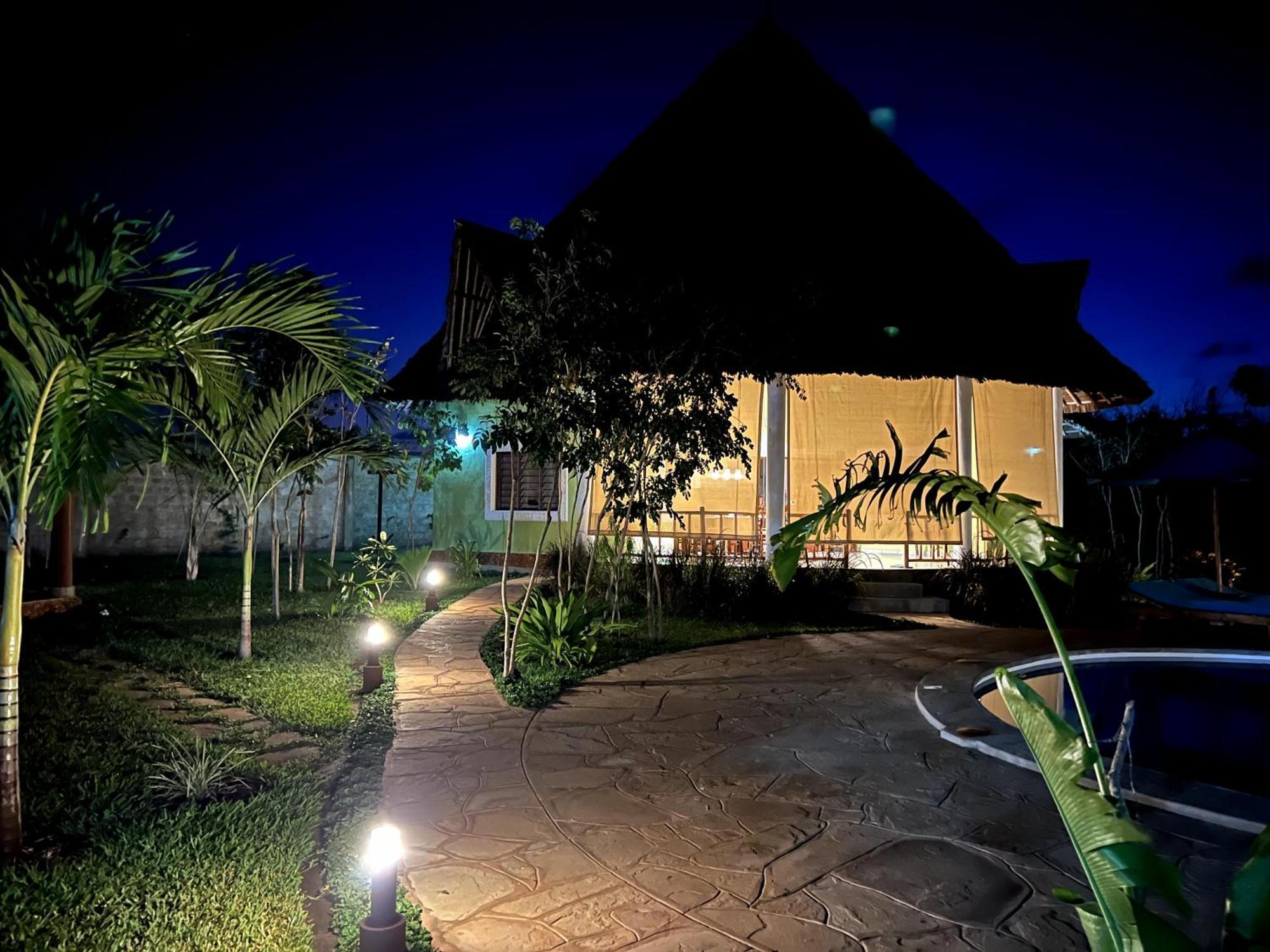 Paradiesische Villa Maisha Mazuri Mit Pool. Terrasse Und Personal Diani Beach Exterior photo